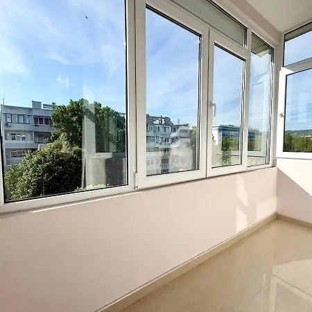 Pearl - Bright 2br *
